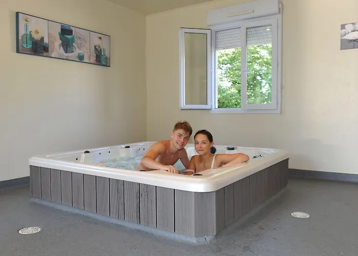 Camping Maeva Escapades Domaine De La Vingeanne פארק נופש 3*